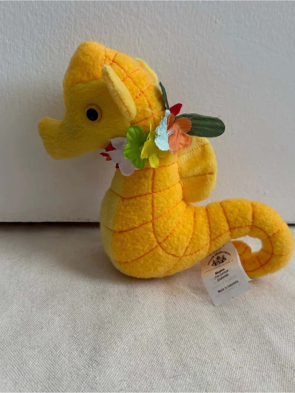 Hawaiian Collectibles Moana The Curious Seahorse Plush w/ Lei 6”